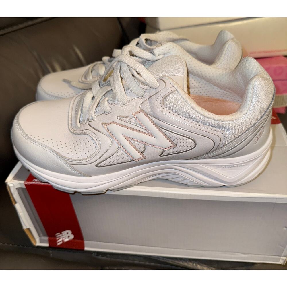 WOMENS NEW BALANCE 840 ATHLETIC OFF-WHITE WALKING LEATHER SHOES SIZE 8.5 - Picture 3 of 8